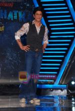 Shahrukh Khan on the sets of Imagine TV_s Zor Ka Jhatka in Yasraj Studios on 7th Feb 2011 (10).JPG